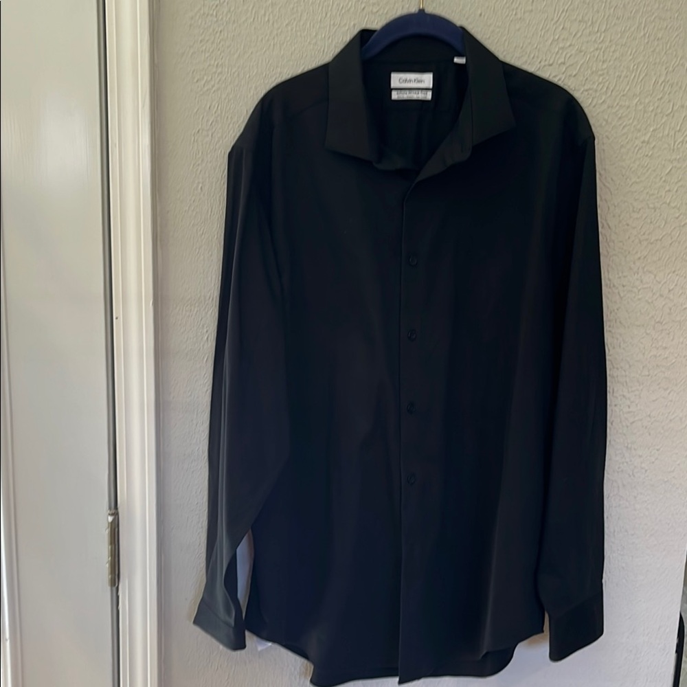 Calvin Klein Men's Black Shirt size XL, wrinkle Free, slim fit